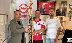 Yüreğir Anahtar Parti’den Dünya Şampiyonu Muhtara Ziyaret