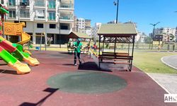 Ceyhan Belediyesi'nden Meydan ve Parklarda Kapsamlı Temizlik Çalışması
