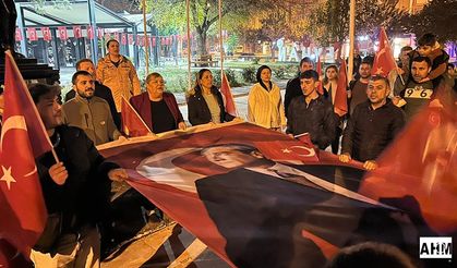 Ceyhanlılar, Atatürk İçin Gece Sokaklara İndi