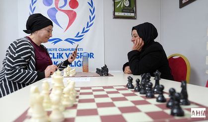 Çukurovalı Kadınlar Satranç Öğreniyor