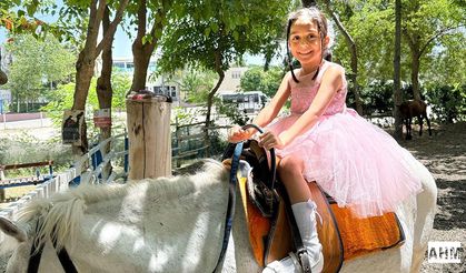 Umay Ekin’e "At Binmeli" Doğum Günü Kutlaması!