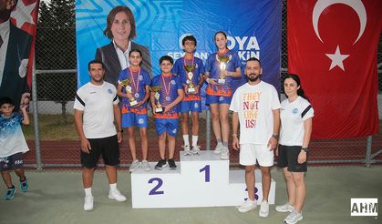 Seyhan'da 30 Ağustos Coşkusu Tenis Kortlarına Taşındı
