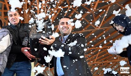 Başkan Kozay, Kar Yağmayan Adana'da Çocuklara Kartopu Coşkusunu Yaşattı