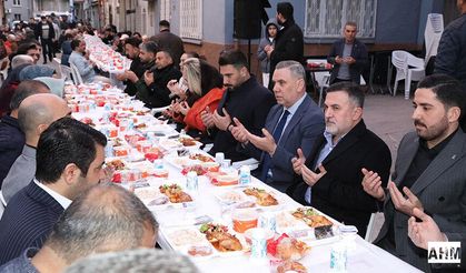 Tamer Dağlı Seyhan’da İftar Sofrasında Vatandaşlarla Buluştu