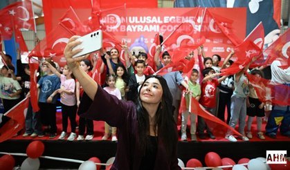 Çukurova'da 23 Nisan Coşkusu Renkli Görüntülere Sahne oldu