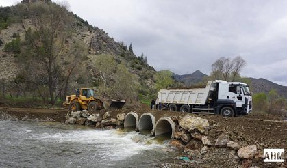 Pozantı’da Yağış Sonrası Yol Çalışmaları Sürüyor