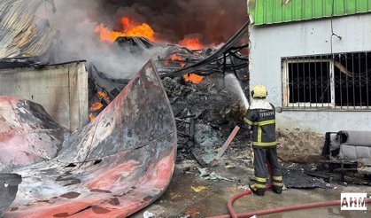 Sarıhamzalı’daki Geri Dönüşüm Tesisinde Yangın: Ekipler Seferber Oldu