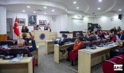 Seyhan Belediye Meclisi’nde Merhum Metin Erdoğan Anıldı