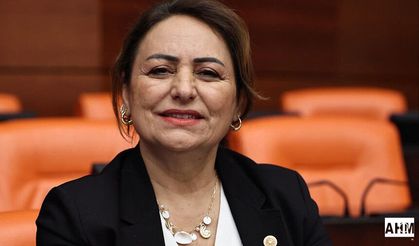 Müzeyyen Şevkin “Usta Öğreticilerin Sesini Duyun!”