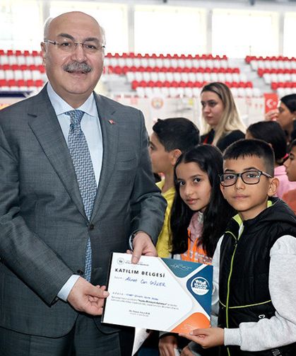 Vali Köşger "Yüzme Bilmeyen Kalmasın" Sertifika Törenine Katıldı