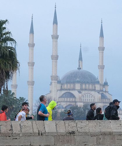16. Uluslararası Adana Kurtuluş Yarı Maratonu Koşuldu