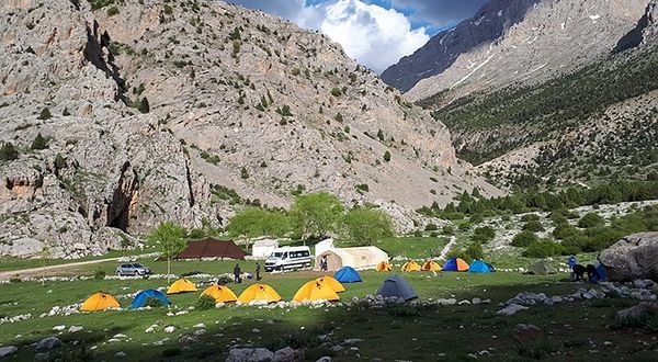 ÇÜ'lü Öğrenciler Ders için kamp kurdu