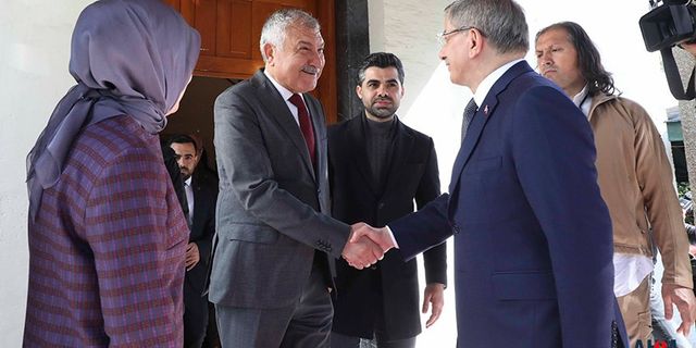 Ahmet Davutoğlu, Başkan Zeydan Karalar’ı ziyaret etti