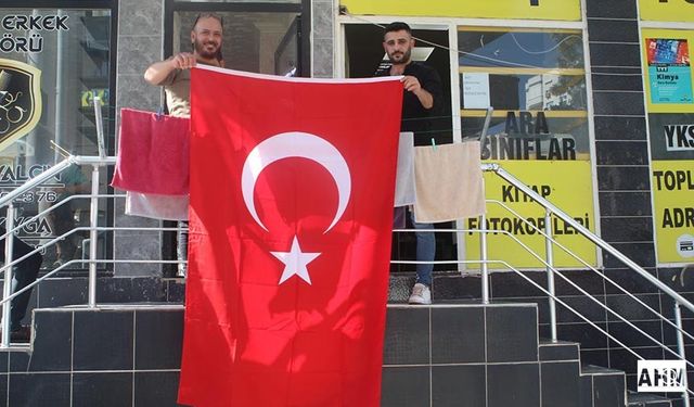 Cumhuriyet Bayramı Öncesi Adana Bayraklarla Donatılıyor