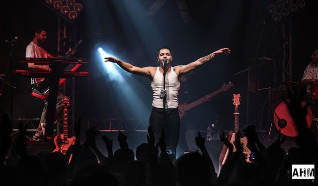 Emir Can İğrek Konser Verdi, Sevenleri Onu Çizdi!