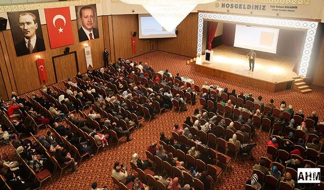 Yüreğir'de "Kişisel Gelişim" Konferansı