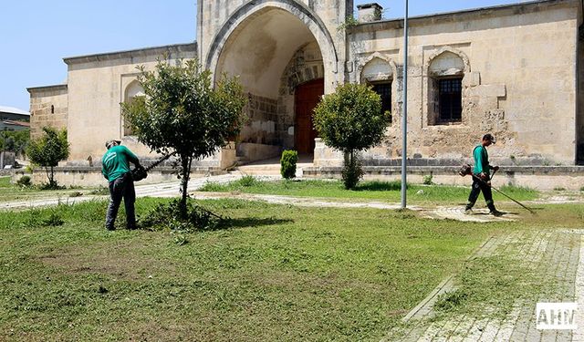 Ceyhan Belediyesi Kenti Bayrama Hazırlıyor