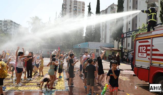 Yıl Boyu Eğitim Verdiler, Mezuniyet Günü Serinlettiler