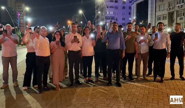 CHP'lilerden "Işık Kapatıp Açma" Eylemi: Tanburoğlu "Ya Geçim Olacak Ya Seçim Olacak"