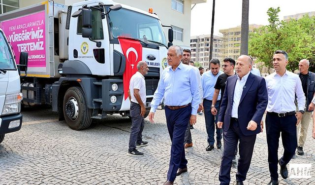 Yüreğir Belediyesine 7 Hizmet Aracı Daha: Törene Karalar da Katıldı