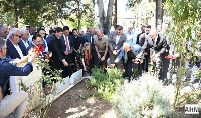 MHPliler, Ülkücüler ve Ailesi Recai Yıldırım'ı Mezarı Başında Andı