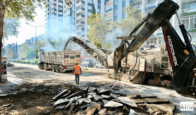 Adana Büyükşehir Belediyesi Şehit Yüzbaşı Bülent Angın Bulvarı’nı Yeniliyor