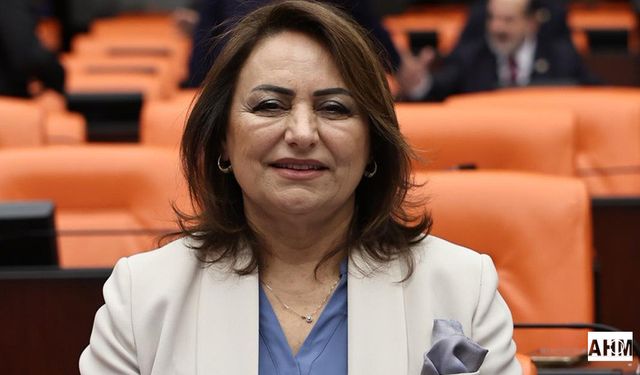 Tutuklu Gençlere, Müzeyyen Şevkin Morali!
