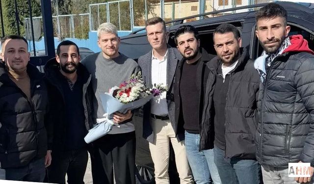 Adana Demirspor'lu Taraftarlar Semih Güler'i Uğurladı