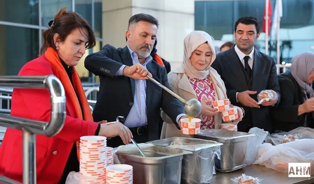 AK Parti Adana İl Teşkilatından Hastanede Ramazan Bereketi!