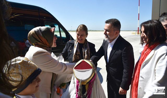 AK Parti Kadın Kolları Genel Başkanı Tuğba Işık Ercan Adana'da