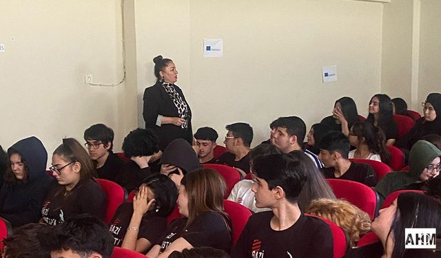 Lise ve Ortaokul Öğrencilerine Medya Okuryazarlığı Eğitimi Verildi