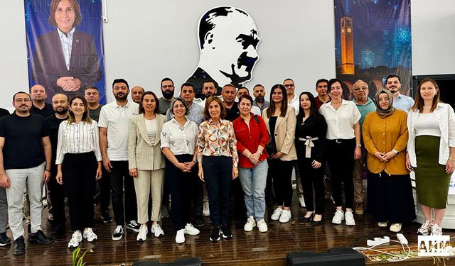 Başkan Oya Tekin, Belediye Müdürleriyle Hizmet Değerlendirme Toplantısı Yaptı