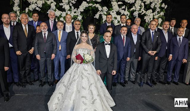 Vali Köşger, Batuhan Dağlı ve Sena Özdemir’in Nikah Törenine Katıldı
