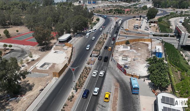 Adana’nın İlk Modern Yaya Üst Geçidinde Çalışmalar Sürüyor