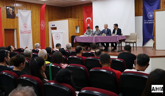 Adana'da Antrenörlerle Geniş Katılımlı Değerlendirme ve İstişare Toplantısı