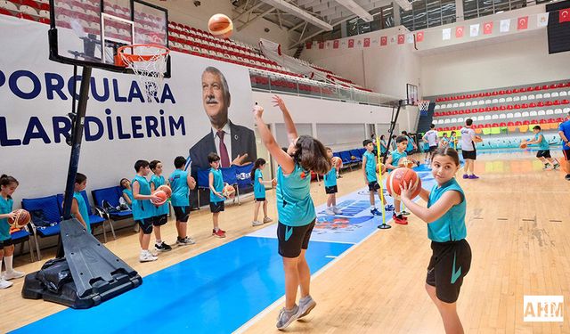 27 Bin 684 Çocuğa Ücretsiz Spor Eğitimi Veriliyor