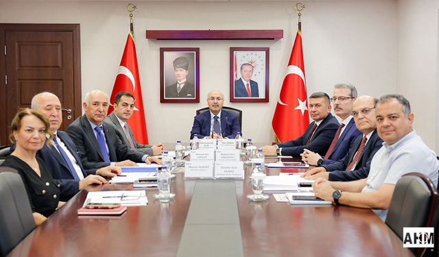 Karaisalı’da Tavuk Çiftlikleriyle İlgili Kritik Toplantı: Yeni Kısıtlamalar Yolda