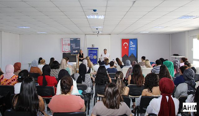 Yüreğir Belediyesi’nden Anne Adaylarına Özel Seminer