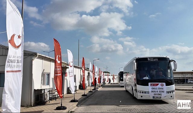 Adana’dan 691 Suriyeli Gönüllü Olarak Ülkelerine Döndü