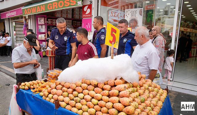 Seyhan'dan Kaldırım İşgallerine Karşı Denetim: Esnafa Hem Uyarı Hem Teşekkür