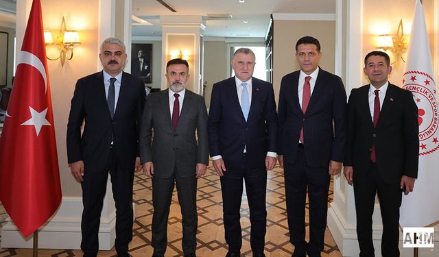 AK Parti Adana İl Başkanı Tamer Dağlı’dan Bakan Bak’a Ziyaret