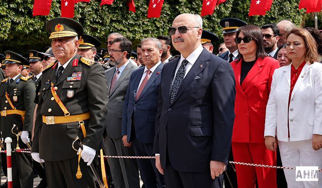 Adana Valisi Köşger, 30 Ağustos Zafer Bayramı Tebriklerini Kabul Etti