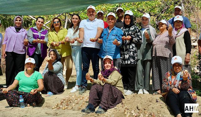 Büyükşehir Belediyesi’nden Kadınlara Destek: Akzambak Yetiştiriciliği Projesi Başladı