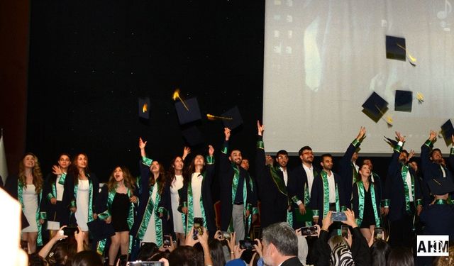 ÇÜ’de 99 Diş Hekimi Yemin İçerek Mezun Oldu