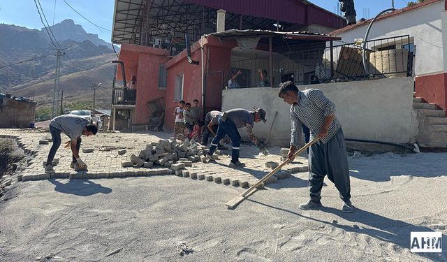 Pozantı Belediyesi, Parke Taşı Döşeme Çalışmalarını Sürdürüyor