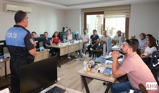 Emniyet Müdürlüğü’nden Ticaret İl Müdürlüğü Personeline Bilgilendirme Semineri