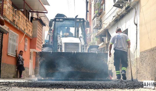Seyhan Belediyesi Fen İşleri Ekiplerinden Yol Yama Çalışmaları