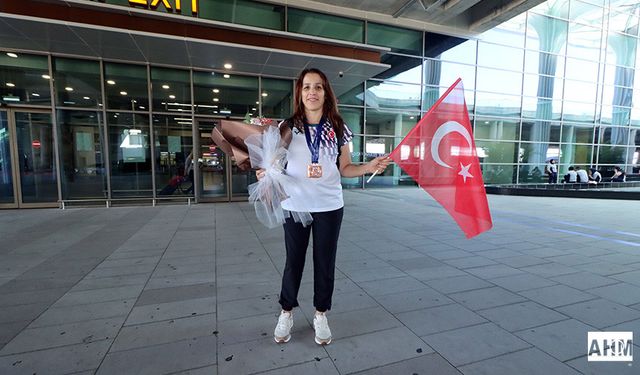 Adana’nın Gururu Narin Uluç’tan Tarihi Başarı