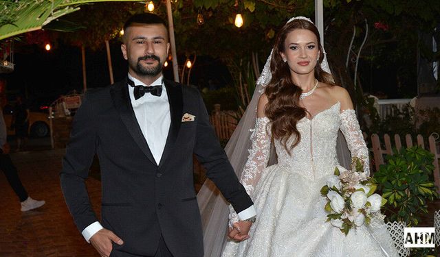 Beş Yıllık Arkadaşlıklarını Evlilikle Taçlandırdılar