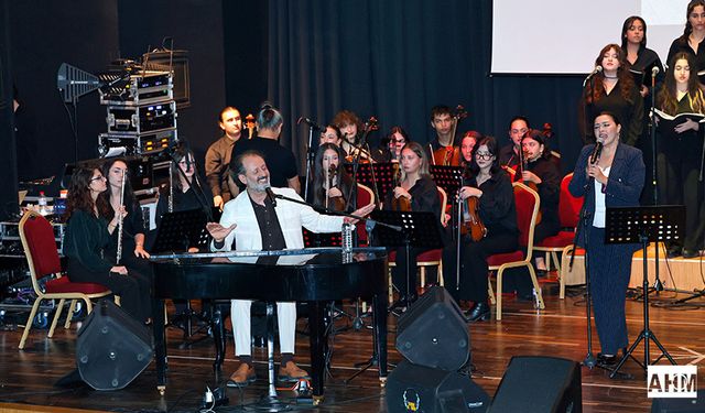 Vali Köşger ve Eşi, “Kim Var?” Sanat Etkinliğinde Genç Yetenekleri Yalnız Bırakmadı